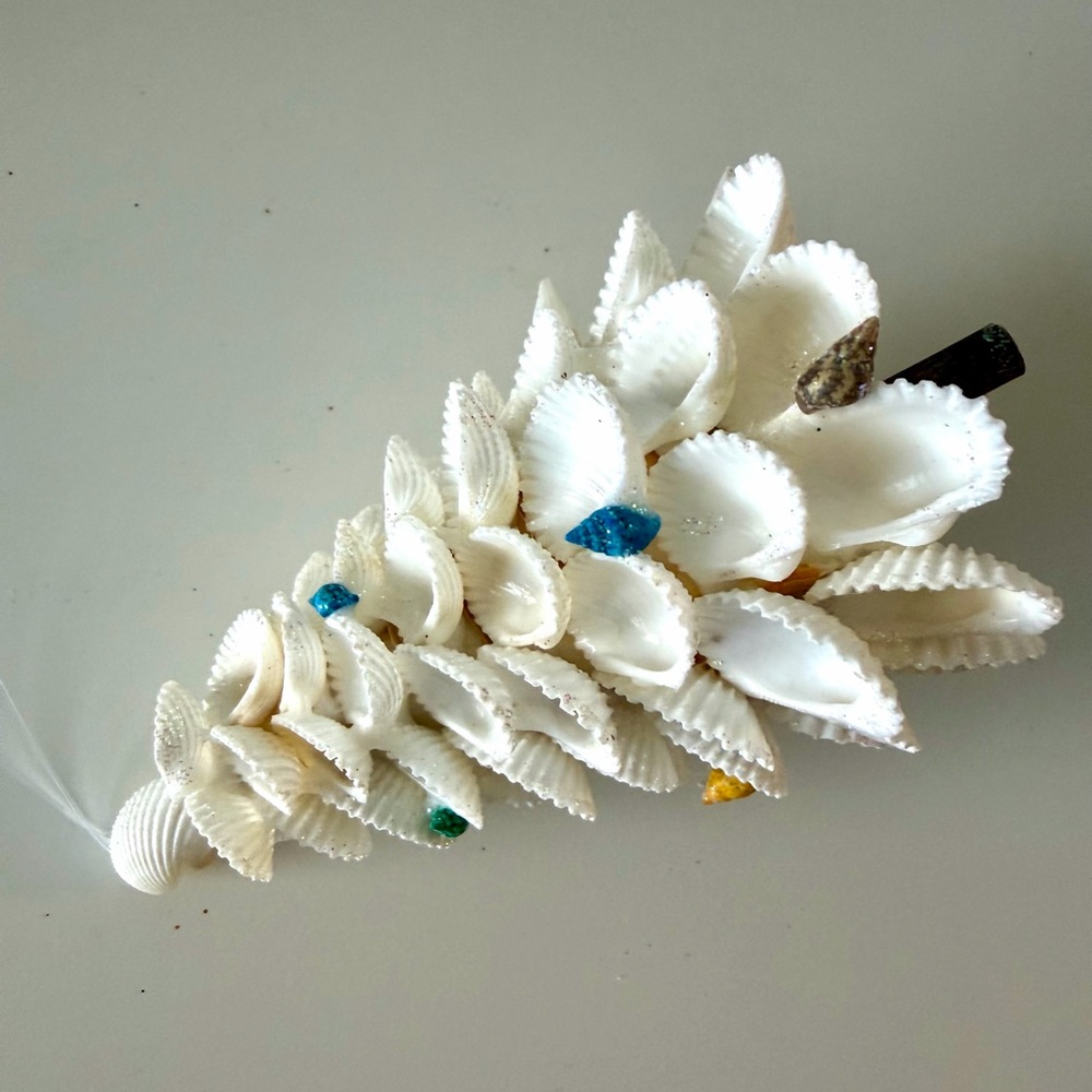 Christmas Tree Sea Shell Ornament - Picture 4 of 5